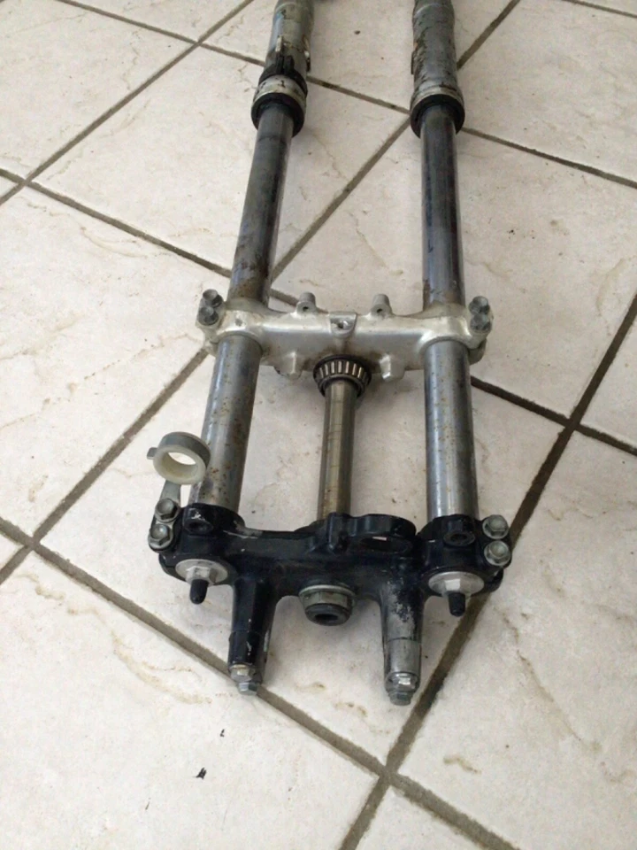 Honda XL250R 1984 OEM horquillas delanteras triple árbol para piezas 51400-KL4-671 Foto 2 de 4