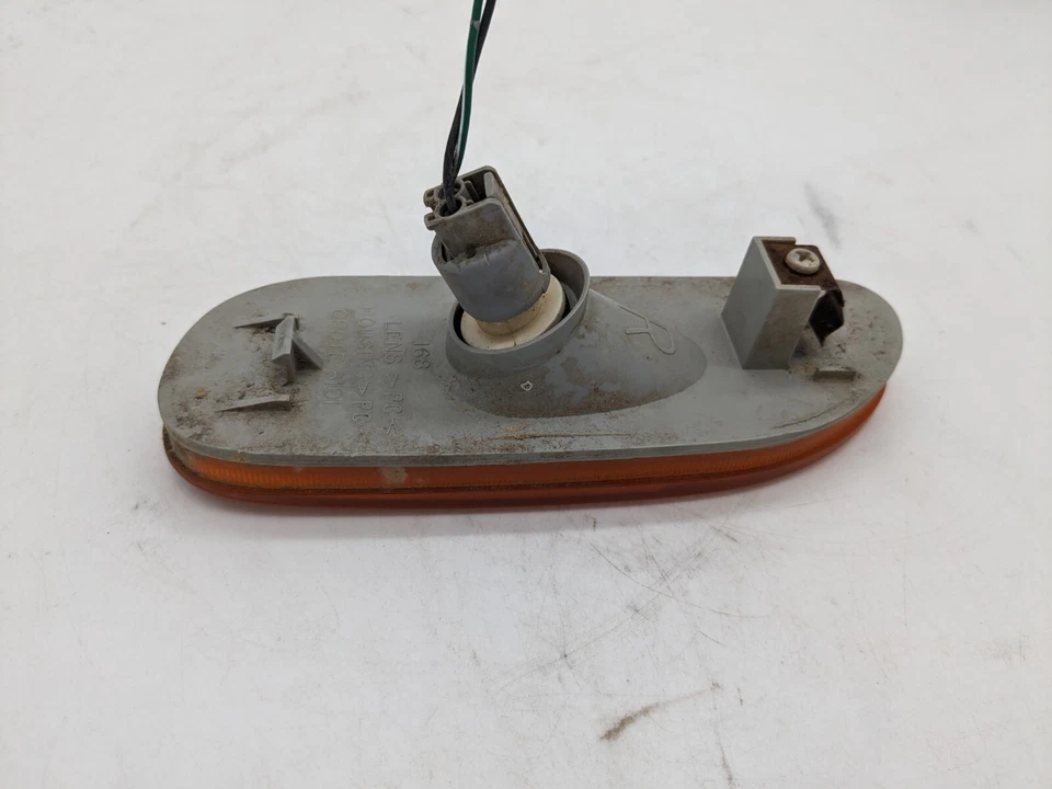 Marcador lateral pasajero delantero Mitsubishi Eclipse Eagle Talon 95-99 Foto 2 de 4