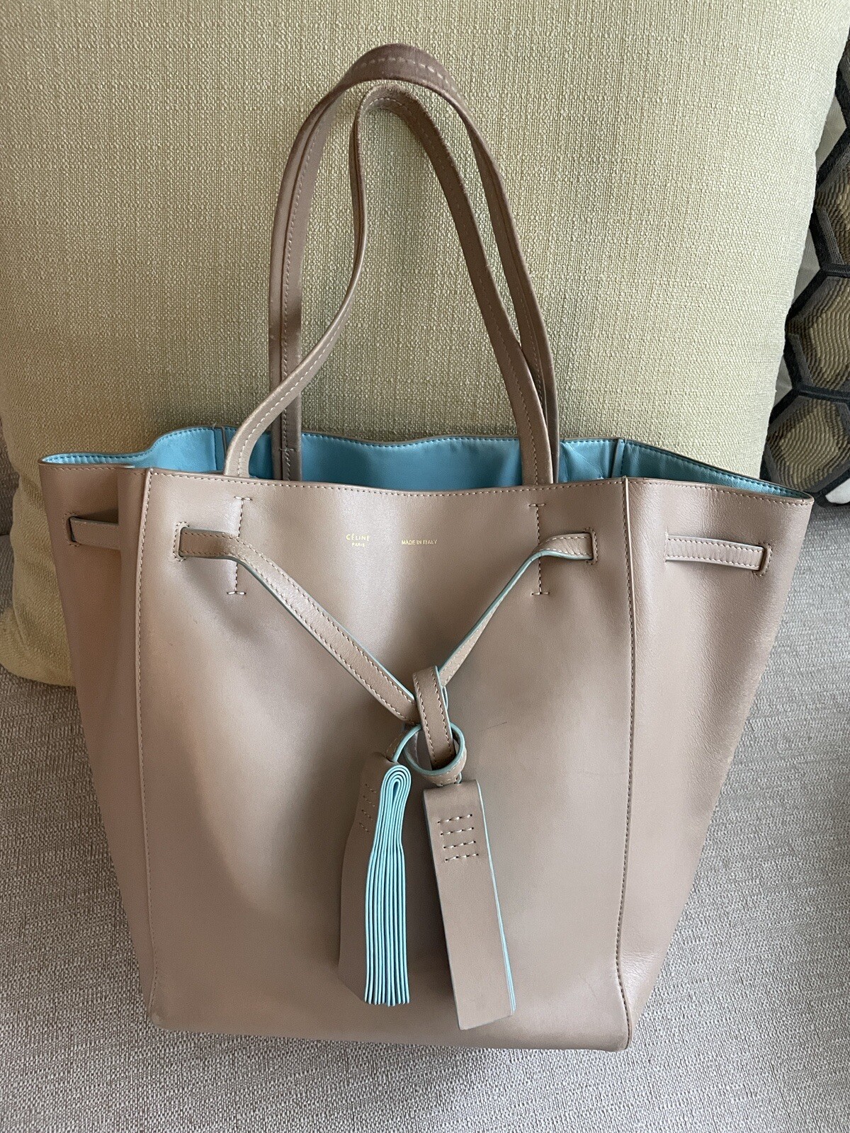 100 authentic Celine shoulder bag. Gem