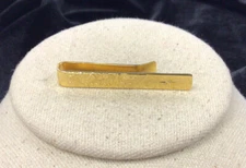Vintage Mens Gold Tone Costume Nugget Design Tie Bar FF941