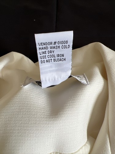 Newport News Women's 4 Cream Long Sleeve Lined Button Crop Blazer/Jacket - Picture 7 of 10
