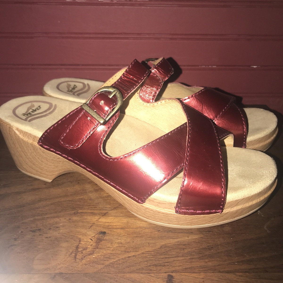 Dansko Glossy Red Patent Leather Clogs Sandals Women Sz EU38  display picture 1