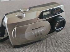 Fujifilm FinePix 2400 Zoom 2.1MP Compact Digital Camera Silver Tested