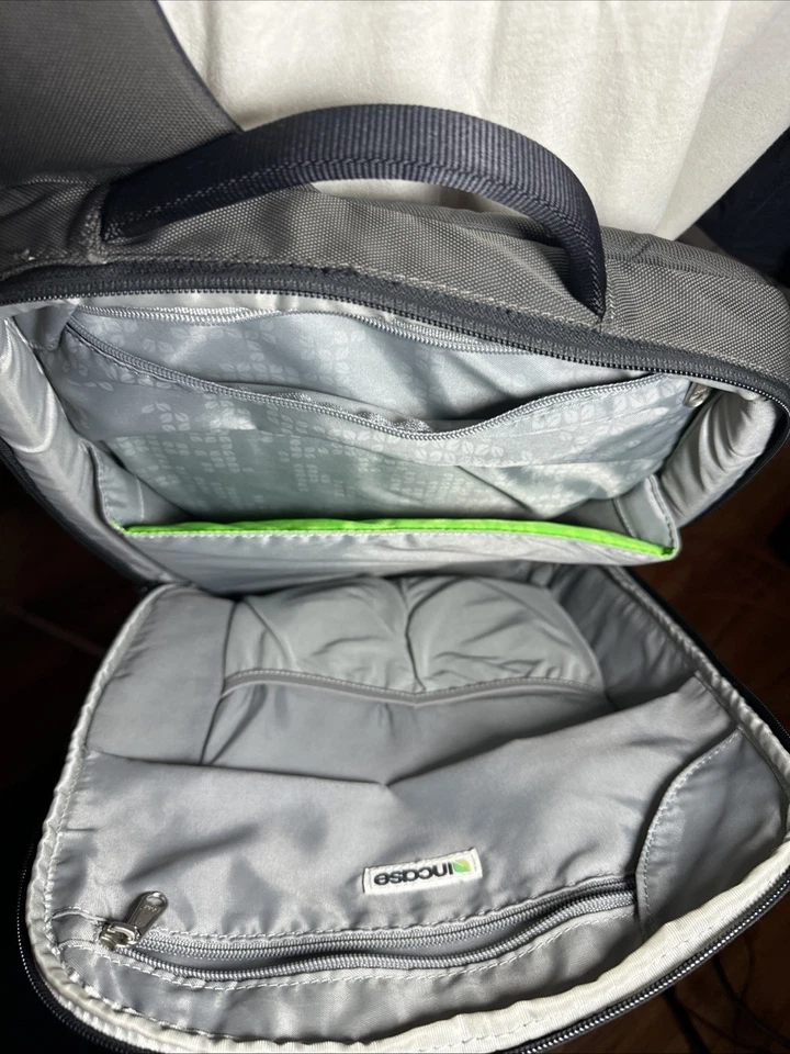 Mochila Incase Negra Bolsa Superior Viaje Bandolera Correa Verde Eco Cremallera Completa Foto 3 de 4