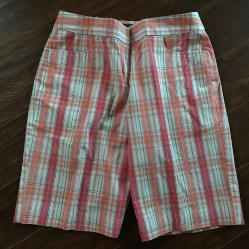 IZOD . 2 Pairs Women's Active wear Golf/Bermuda Shorts . Gently Preowned. SZ. 4 - Picture 2 of 6