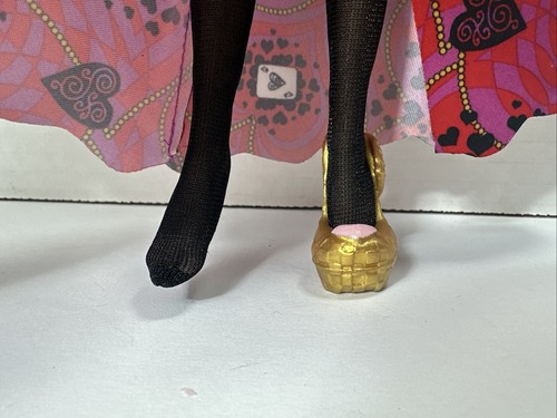 Muñeca Ever After High Lizzy Hearts Way Too Wonderland - Imagen 7 de 11