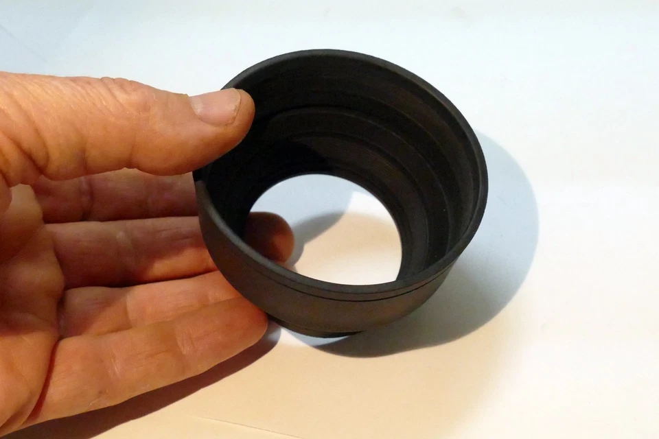 52mm rubber lens hood shade slip on over the filter rim (missing metal ring) - Image 4 of 4
