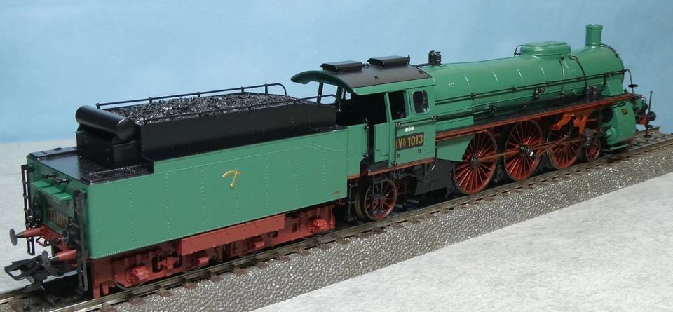 Märklin: Steam Locomotive Baden Express Class IVh / #39022 Digital NEW OLD STOCK - Image 2 of 4