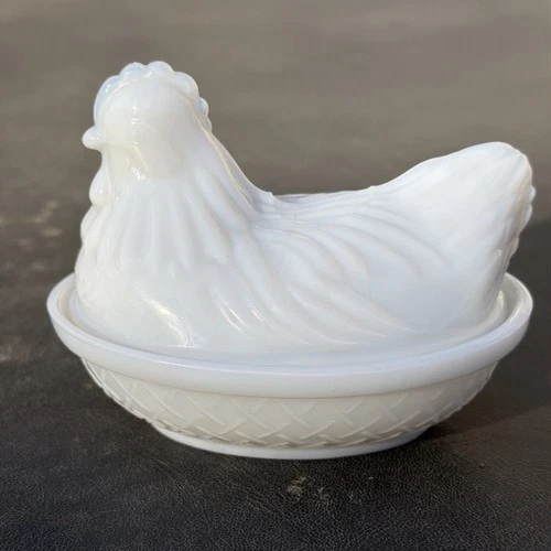 New ListingVintage White Milk Glass Chicken Hen on a Nest Small 4 1/2" Candy Covered Dish