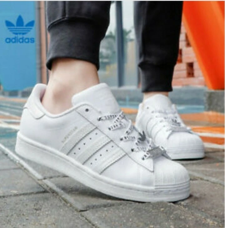 Originals women's top superstar running shoe