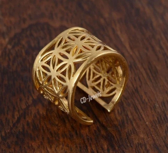 Anillo real para mujer de metal macizo de plata esterlina con dije enchapado en oro amarillo de 14K Foto 3 de 4