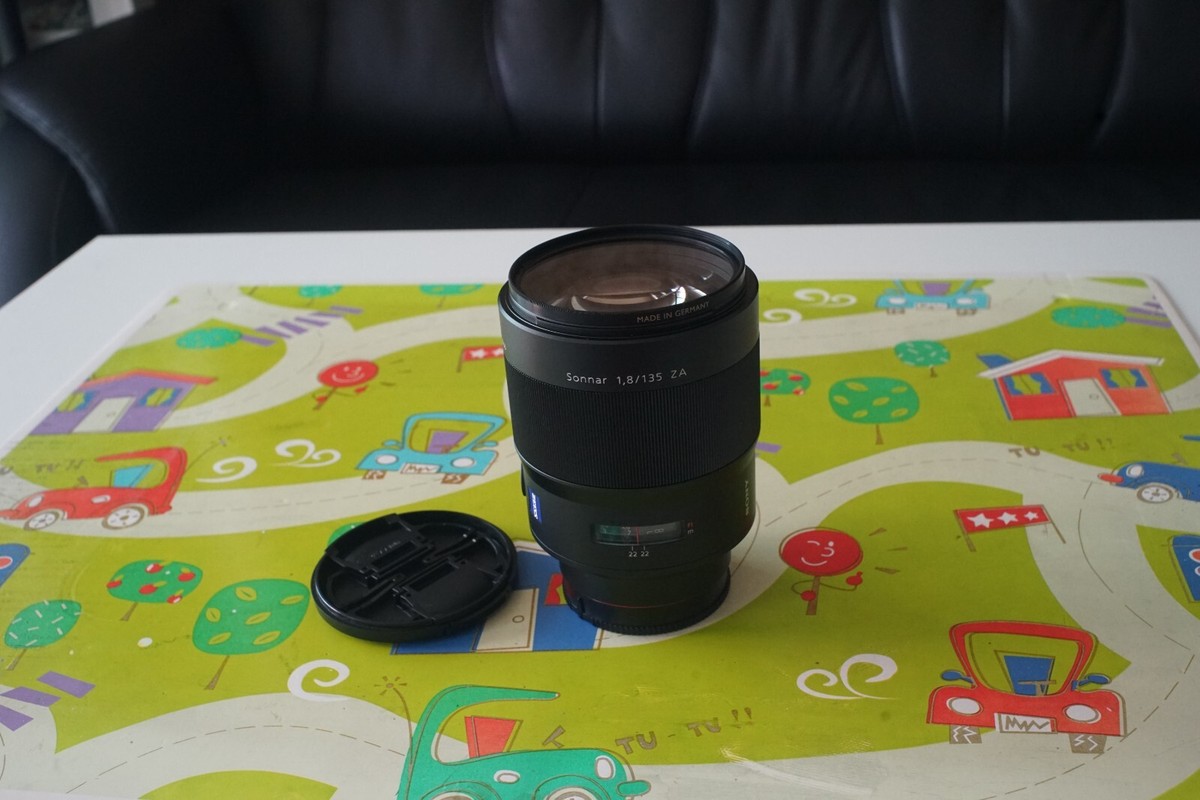 SONY Zeiss Sonnar T* 135mm F/1.8 ZA SAL135F18Z, Near Mint | eBay