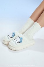 Hello Kitty House Cloud Bow Slippers- Size Large 9/10 RUNS SMALL 