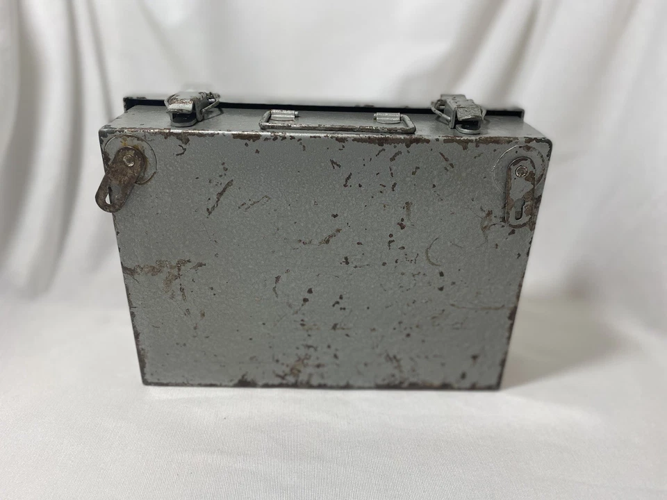 Vintage First Aid Box A.E. Hampering Co. - Image 2 of 4