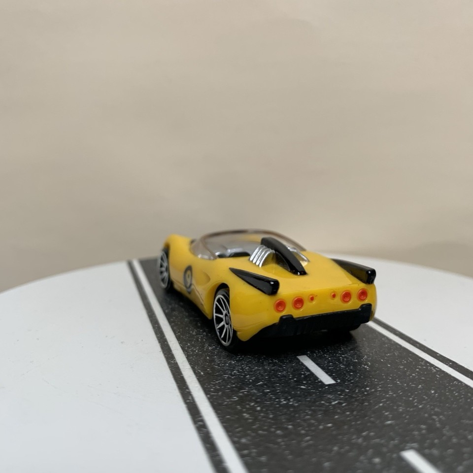 2008 Hot Wheels Speed Racer Racer X #9 Movie Car Yellow/Black w/10 ...