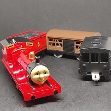 Tomy Trackmaster James & Linked Tender Thomas & Friends Train With Trucks