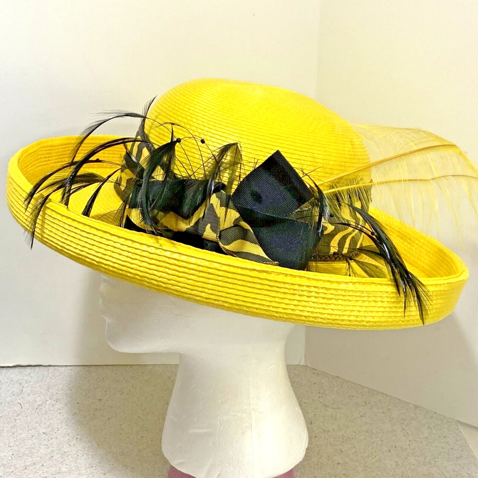 Vintage 80's Yellow & Black Deborah New York Straw Sun Hat Wide Brim w/ Feathers - Image 2 of 4