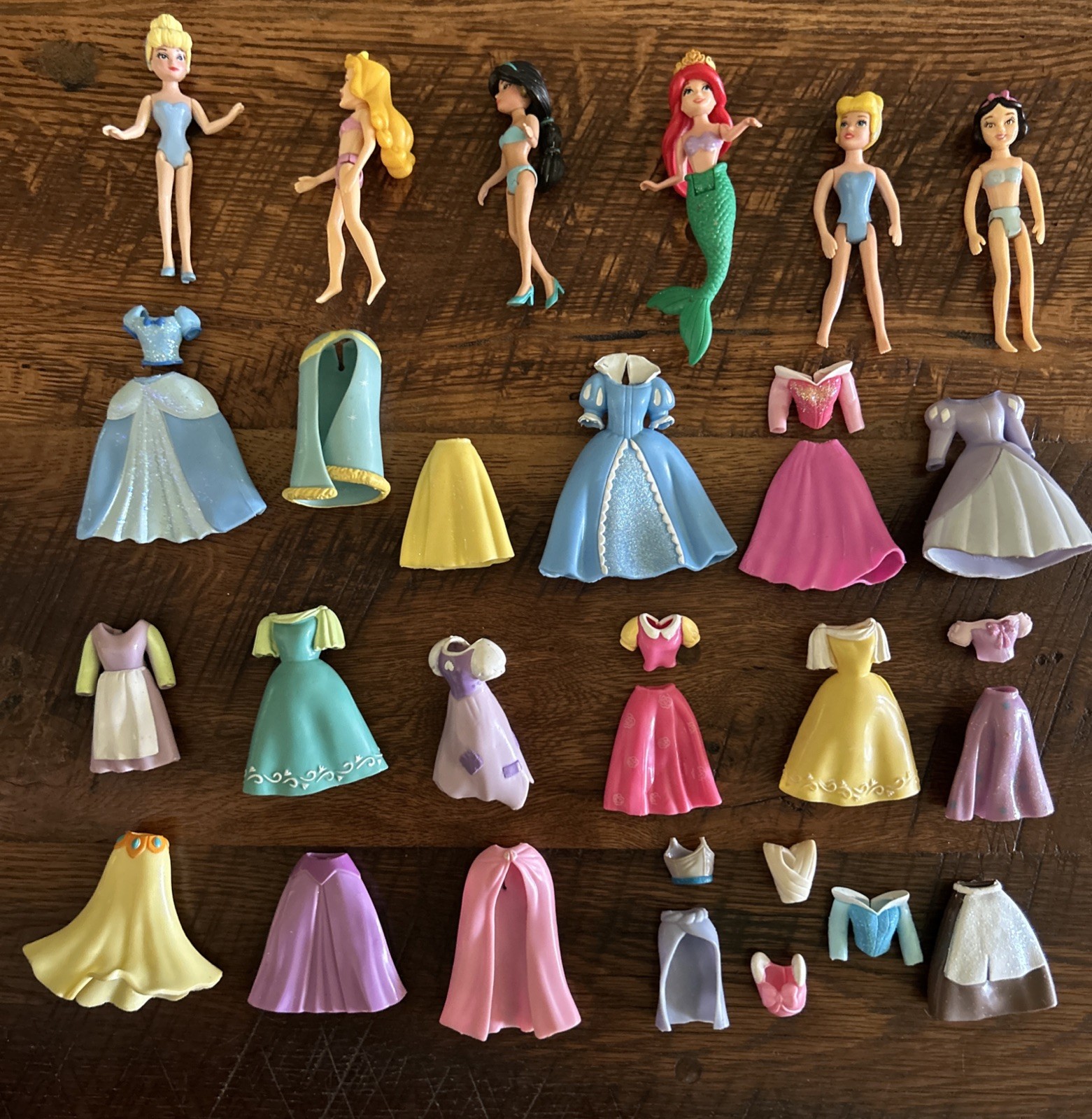 Polly Pocket Disney Princess Lot of 6 Dolls 25 Pieces Rubber Clothing Dresses