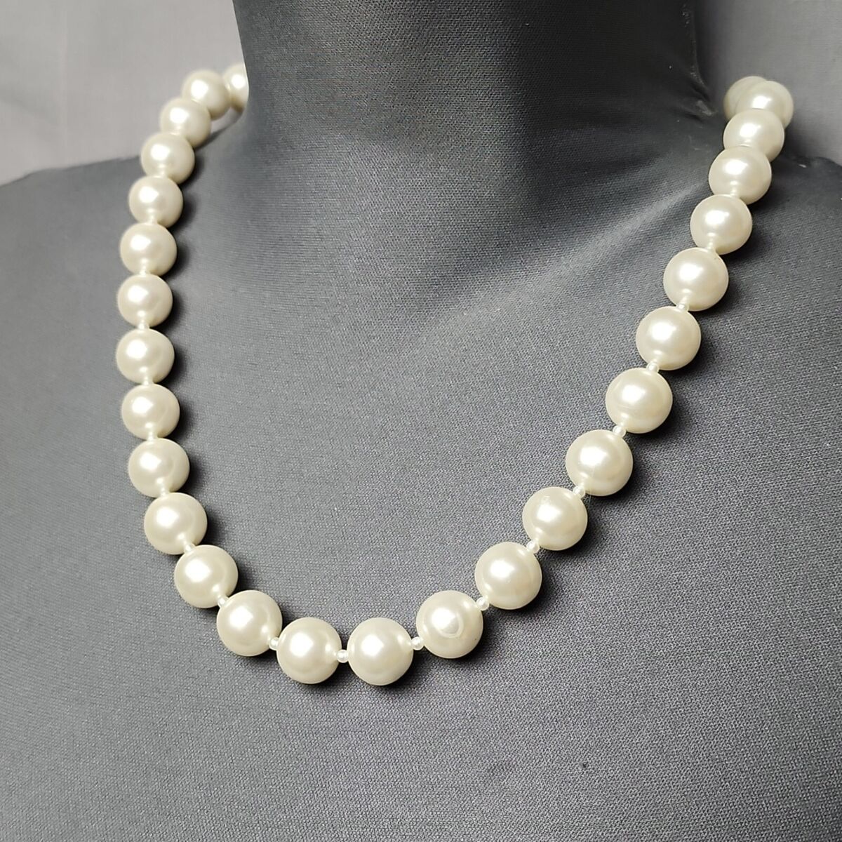 CHANEL Vintage '50s-'60s Large Pearl Choker Necklace For Sale at