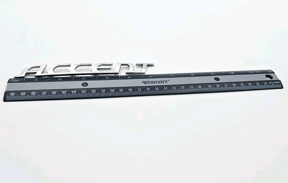 HYUNDAI ACCENT 2006-2011 EMBLEMA CROMADO TRASERO LOGOTIPO INSIGNIA SIGNO OEM Foto 2 de 3