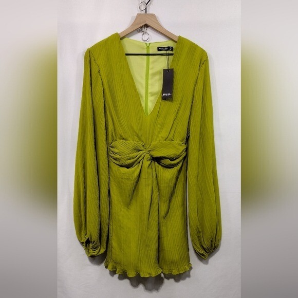green dress nasty gal NWT Pleated Lettuce Hem Twist Front Mini Women's 4 Retro Puff sleeve