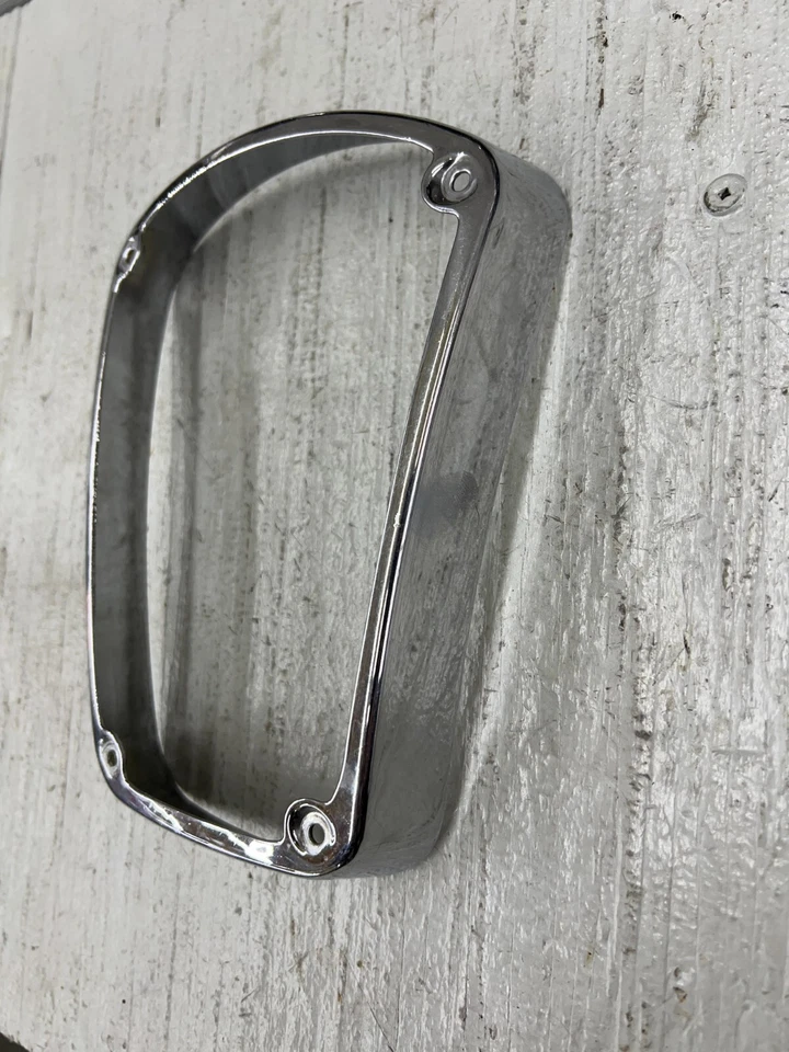 01-03 Polaris Victory Motorcycles V92C lanterna traseira acabamento peça PM 2800 02 - Imagem 2 de 4