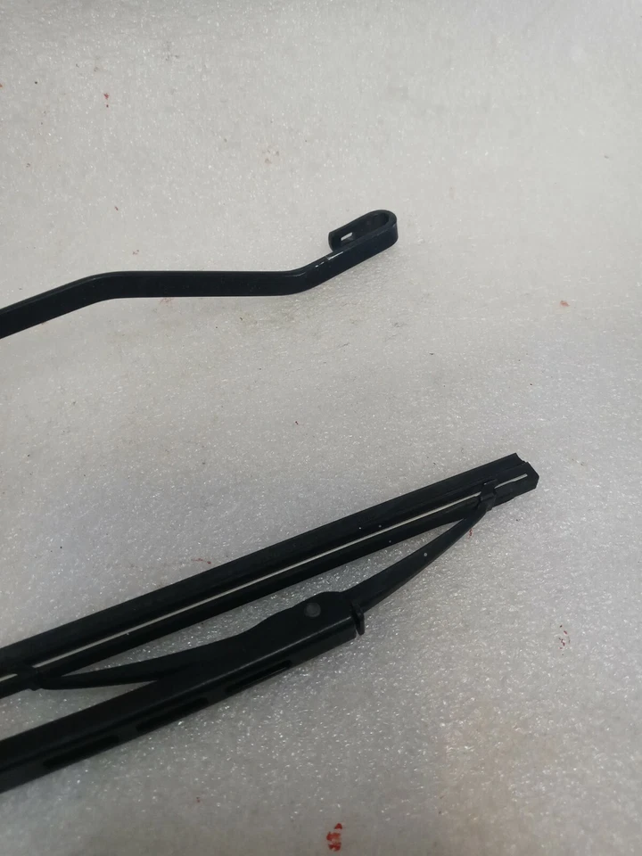 Brazo limpiaparabrisas trasero OEM Lexus RX300 1999 2000 2001 2002 2003 Foto 3 de 4