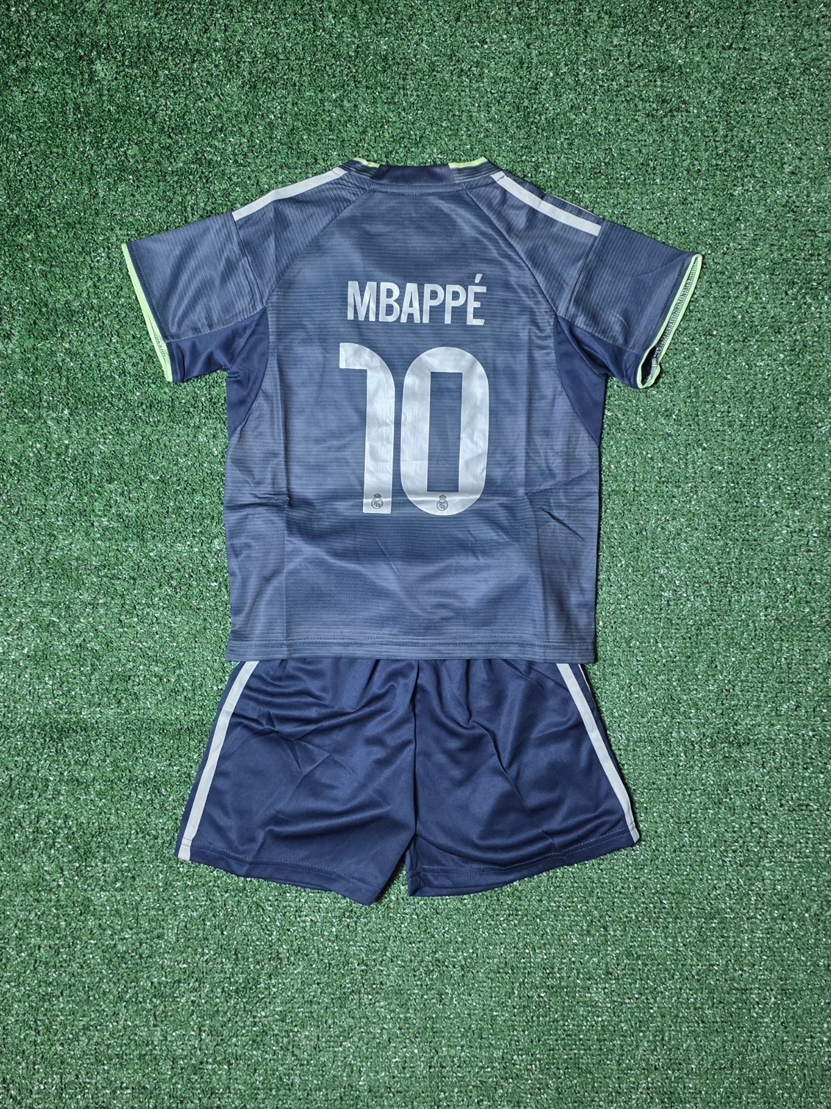 Youth sizes/ mbappe 10 away jersey set
