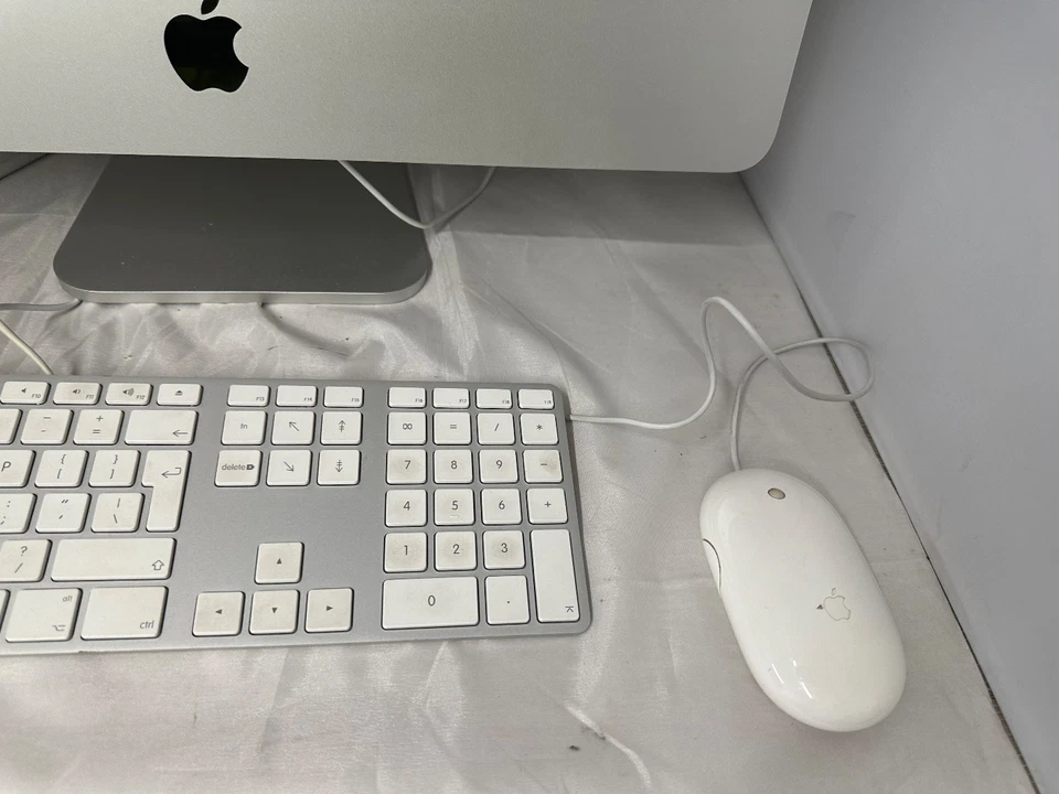 Apple iMac Core 2 Duo 2.66 20" (Early 2008) A1224 - Image 4 of 4