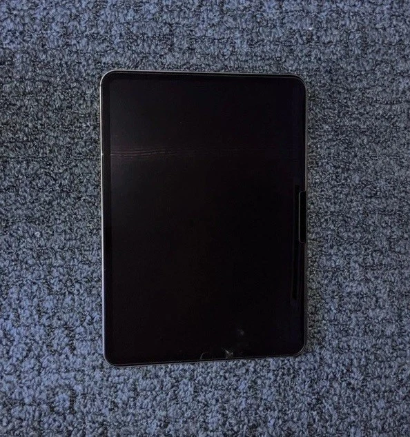 Apple iPad Pro 2025 11 pulgadas M4 con bolígrafo y 2 fundas Foto 2 de 4