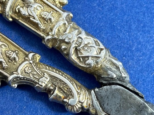 SCARCE ANTIQUE CASED FRENCH SILVER GILT CHINOISERIE SEWING ETUI DREYFOUS C.1900 - Picture 22 of 24