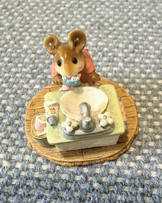 Wee Forest Folk 1999 Vintage Figurine “Pearly Whites” M-248 No WFF Box 