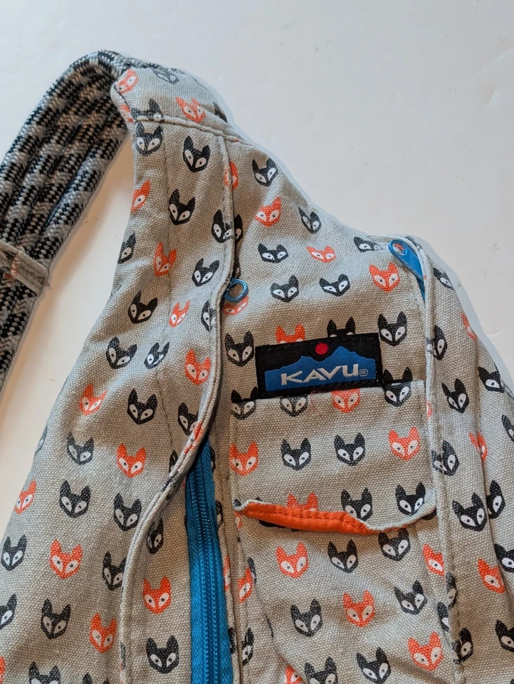 Bolso Bandolera Kavu Cuerda Bandolera Lona Caqui Naranja Negro Estampado de Zorro  Foto 2 de 4