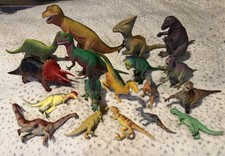 Lot of 18 Plastic Dinosaur Toy Figures Vintage 1999 12 Large 6 Small