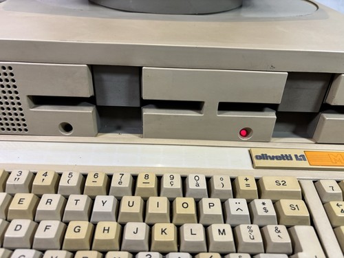 Olivetti L1 M20 - Micro-ordinateur Vintage (1980s) - Photo 5 sur 14
