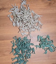 127 Vintage Plastic Army Men Greenbrier International 2  Toy Soldiers Tan Green