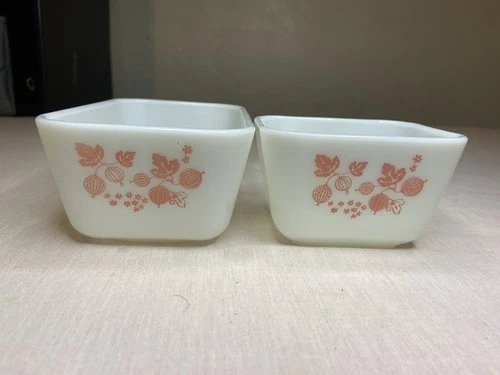 New ListingVintage Pyrex Pink Gooseberry 501 1.5 Cup And 502 1.5 Pint No Kids