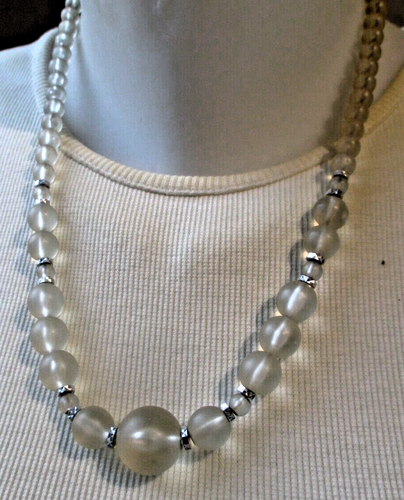 COLLIER DOUBLE RANG/ PENDENTIF/ PERLES/ METAL ARGENTE/ NACRE/ ANNEES 1980/1990