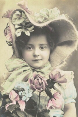 PA1556 VICTORIAN GIRLS PORTRAIT FELT HAT DECORATED WITH FLOWERS