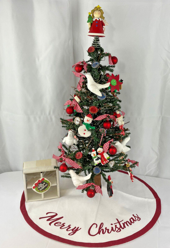 FULLY DECORATED MINITURE CHRISTMAS TREE W/ FITZ AND FLOYD ORNAMENTS