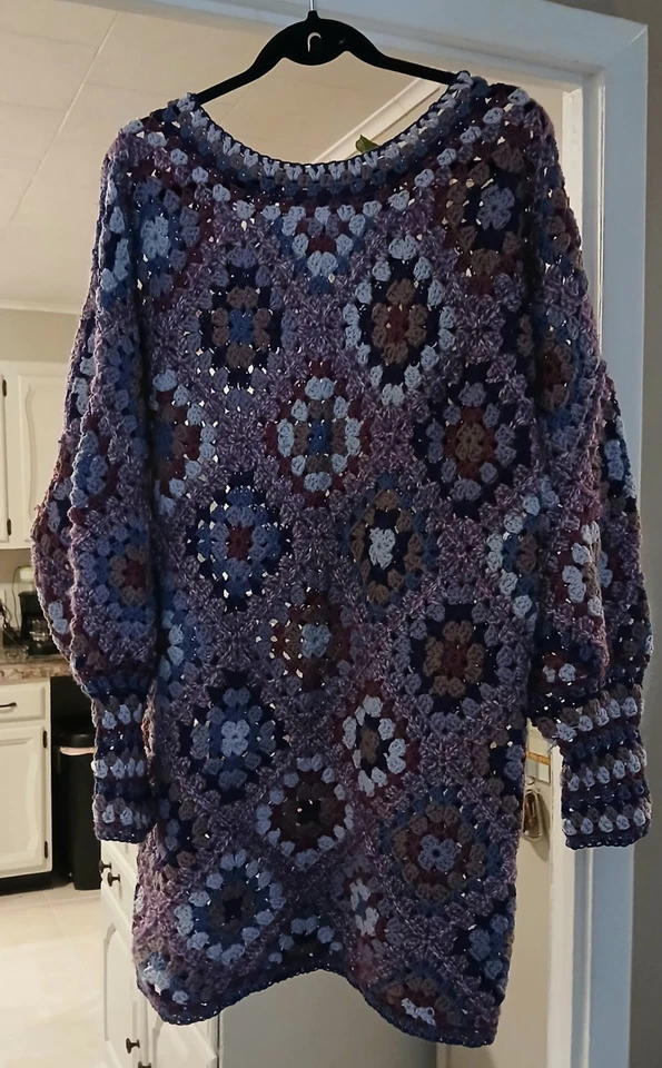 Túnica cuadrada de ganchillo estilo vintage de abuela... Hecha a mano...L/XL. Mezcla de algodón/algodón Foto 4 de 4