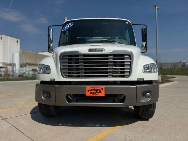 Cabine regular Freightliner 2019 - Imagem 2 de 4