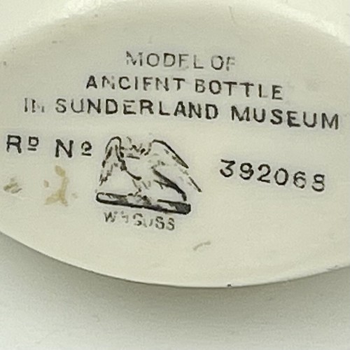 W H GOSS CRESTED CHINA MODEL OF ANCIENT BOTTLE IN SUNDERLAND MUSEUM LEICESTER - Picture 6 of 9
