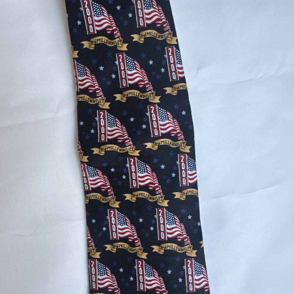 Corbata Marca 3er Milenio Novedad Año 2000 Banderas EE. UU. USADA EN EXCELENTE ESTADO Foto 4 de 4