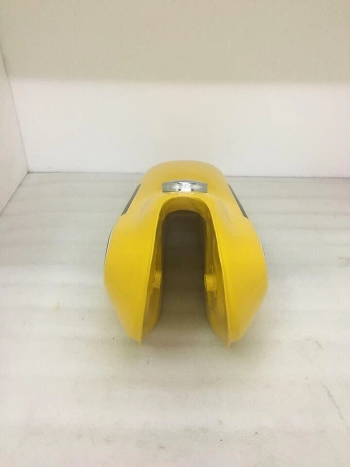 YAMAHA 250 DT / 400 DT Enduro, Yellow Painted Petrol Gas Tank & CAP 1975 to 1977 - Image 4 of 4