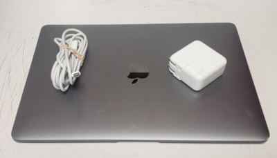 USED Apple MacBook Air 13in 251GB M1, 8GB 2020 #178948-1 | eBay