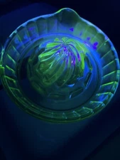 Vintage Federal Glass Green Vaseline Uranium Juicer Reamer Spiral Tab Thumb