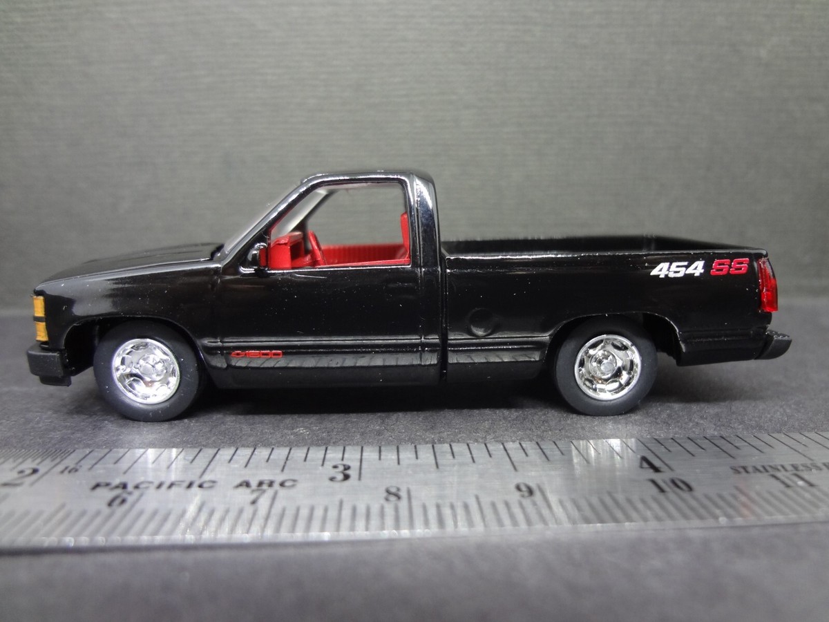 M2 Machines 1/64 Diecast Cars M2 Machines 1990 Chevy C1500 SS 454