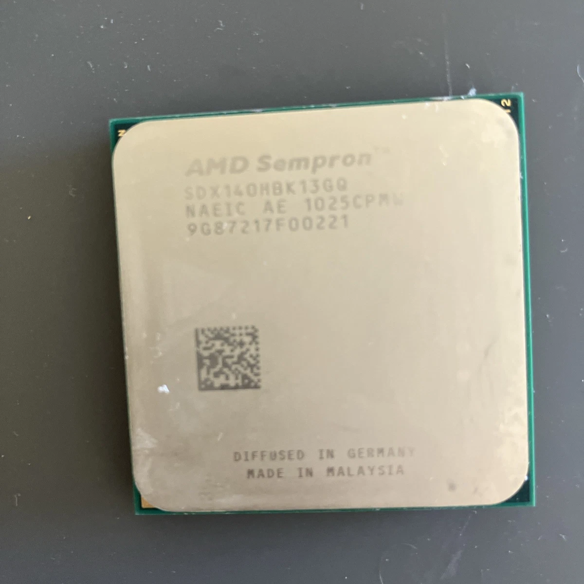 Processore AMD Sempron 140, Socket AM3, Clock 2.7 GHz, FSB 2000 MHz