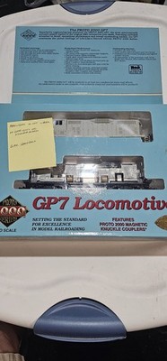 proto 2000 ho locomotive GP 7 Undecorated W/ DCC. needs repairs